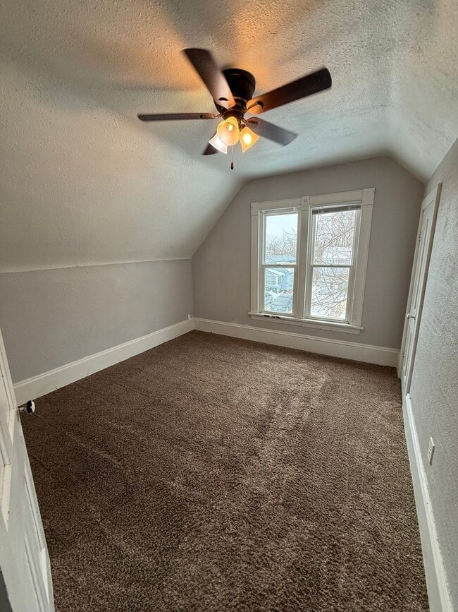 Building Photo - 532 S 16th St