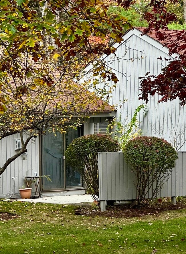 Building Photo - 22 Essex Grn Dr