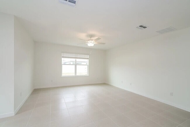 Building Photo - 3940 Obsidian Dr