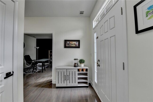 Building Photo - 1640 Primrose Park Rd