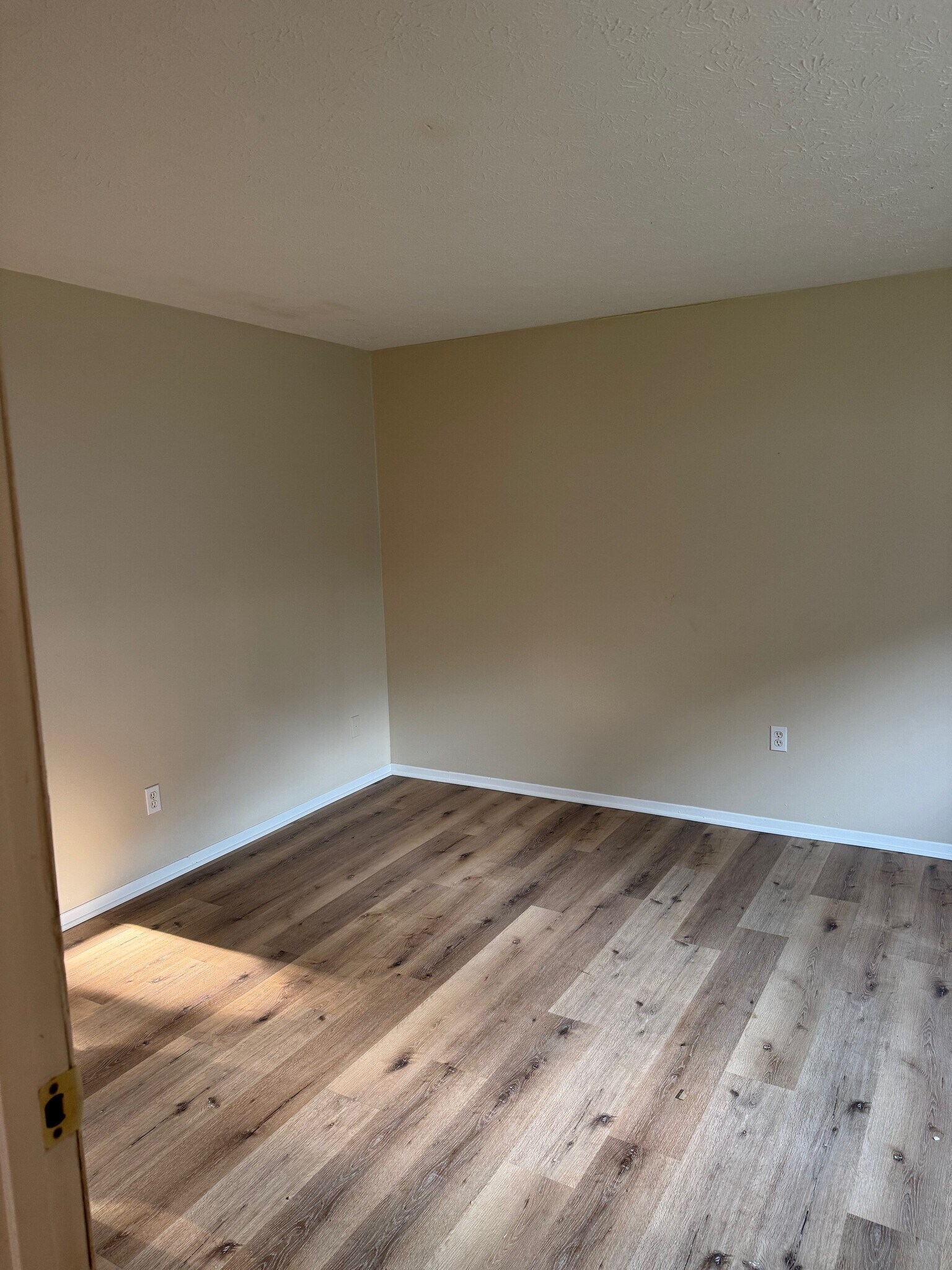 Building Photo - 5380 Eastgate Dr