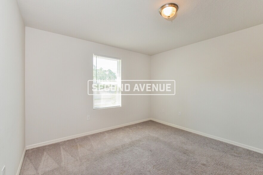 Building Photo - 41 Raemoor Dr