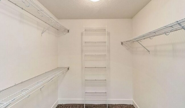 Building Photo - Sublease - 3 Bedroom Townhome Available Ja...