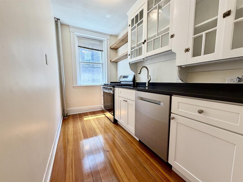 Building Photo - 15 Ellery St