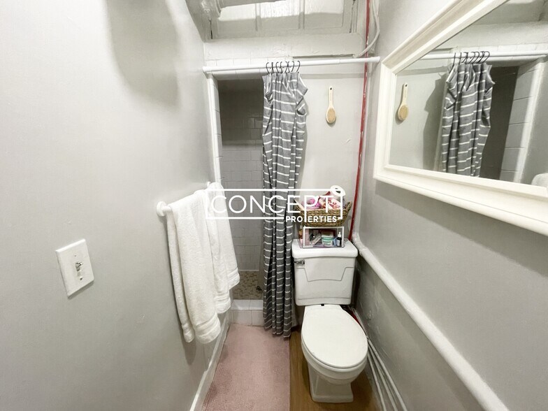 Building Photo - 161 Endicott St