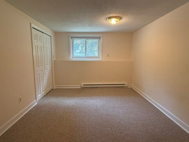 Building Photo - 9 Brookdale Cir