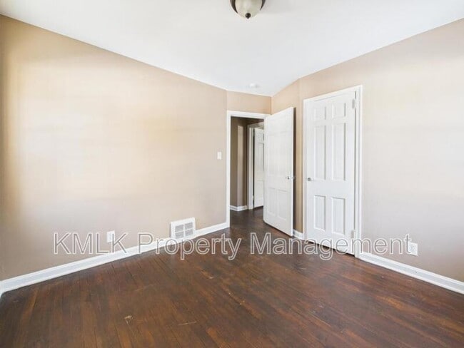 Building Photo - 871 Kennebec Ave