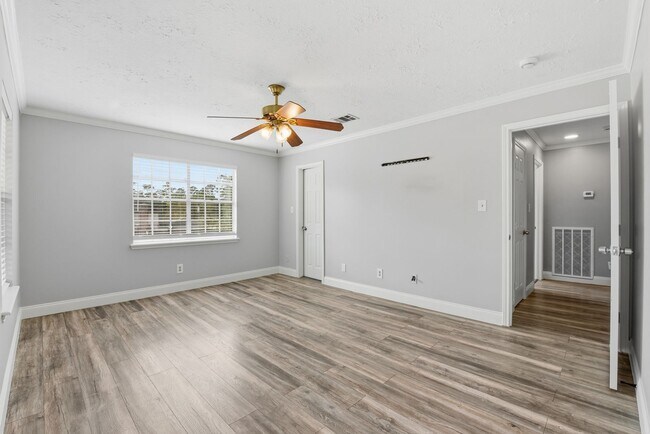 Building Photo - Beautifully Updated 4-Bedroom Home in a Prime Houston Location