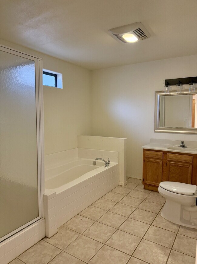 Building Photo - 1721 W Huning