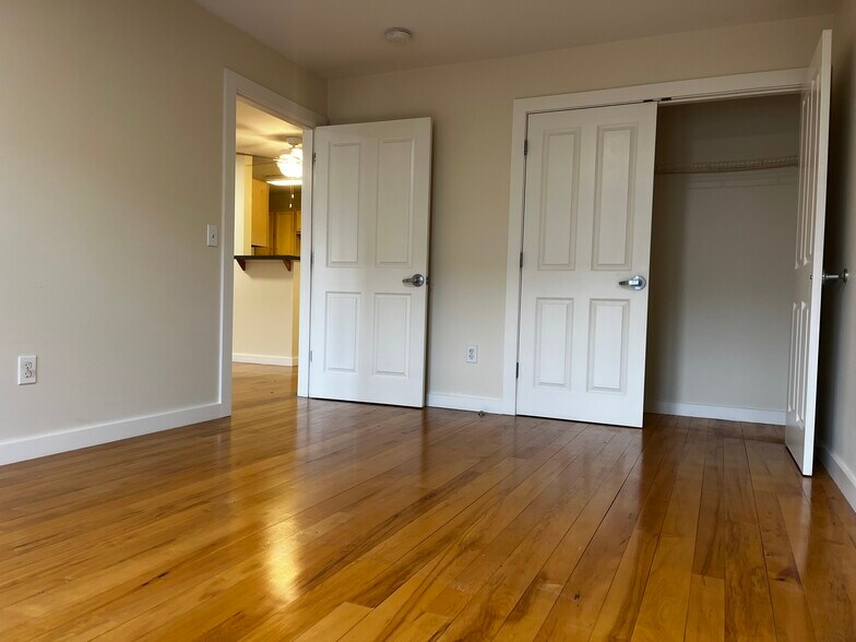 Building Photo - 30 S Village Green