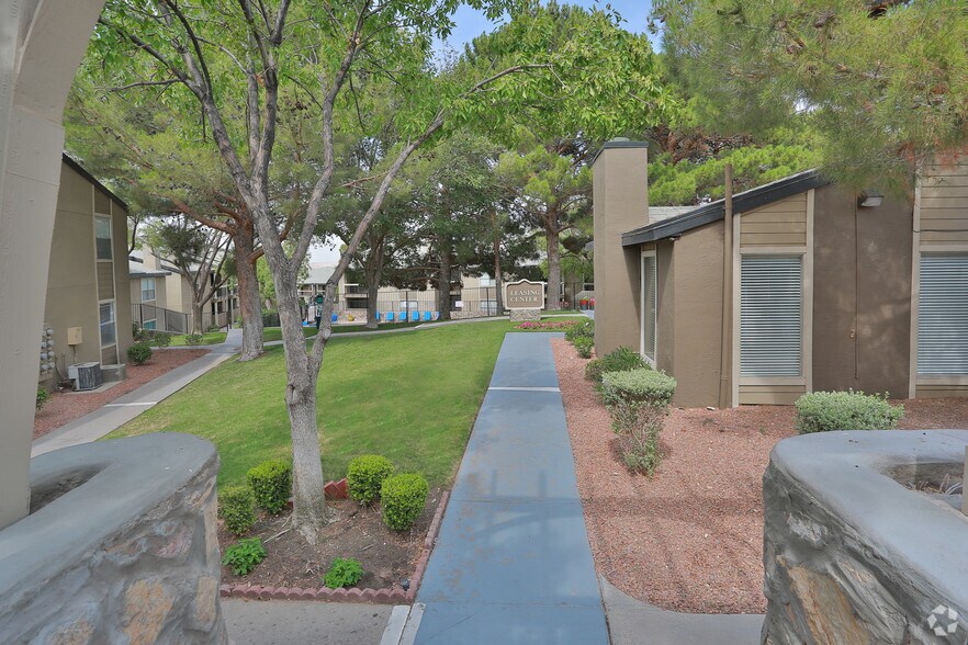 Primary Photo - Double Tree Apts.