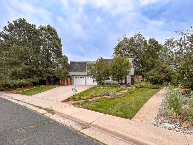Building Photo - 4 Bedroom, 2.5 Bathroom in Lakeside Terrac...
