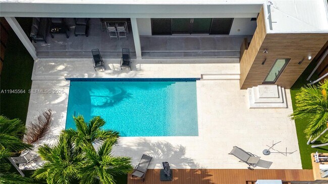 Building Photo - 12911 Oleander Rd