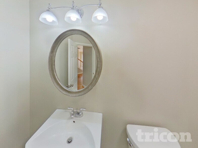 Building Photo - 8724 133rd St Ct E