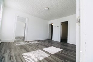 Building Photo - 61 N Leonard St