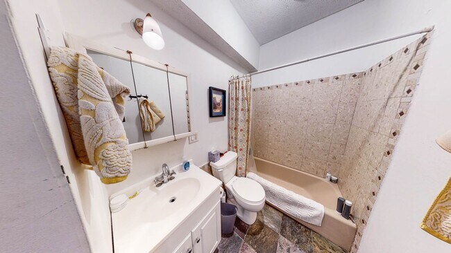 Building Photo - Stunning 1BR in Historic East Rock Building | Exposed Brick | Near Yale SOM