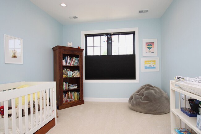 Building Photo - Beautiful, Custom-Built Pet-Friendly Lochlyn Hill Home