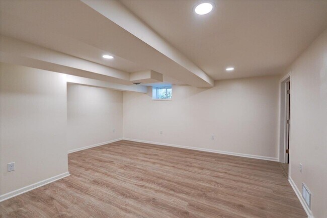 Building Photo - 401 Merrill Crest Dr