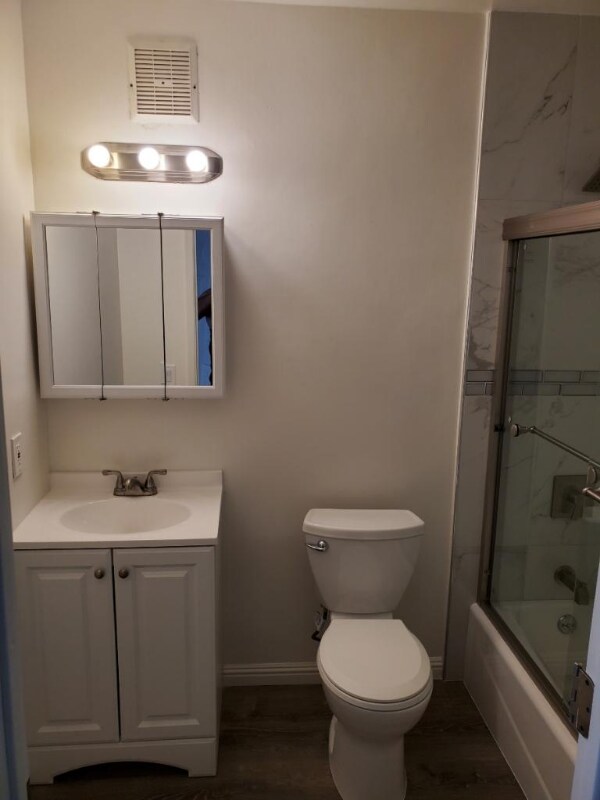 Building Photo - 13059 Oxnard St