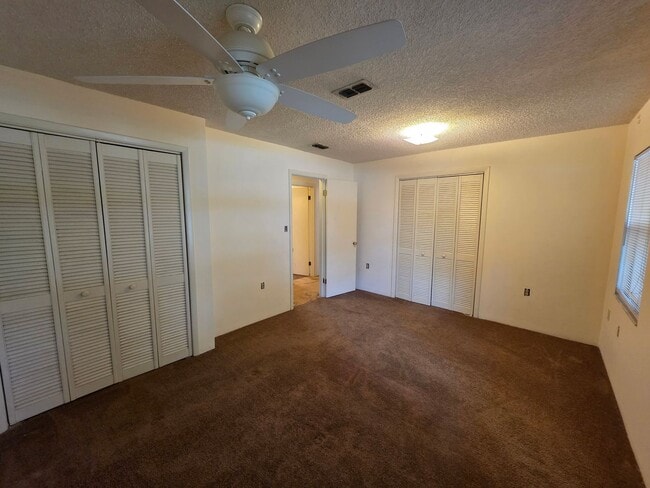 Building Photo - 660 SW Cardinal Dr