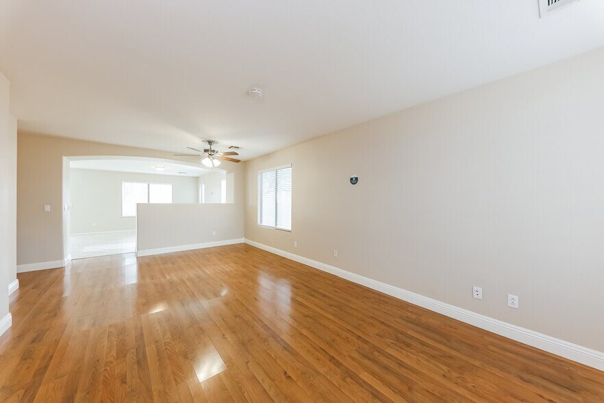 Building Photo - 16255 N 158th Dr