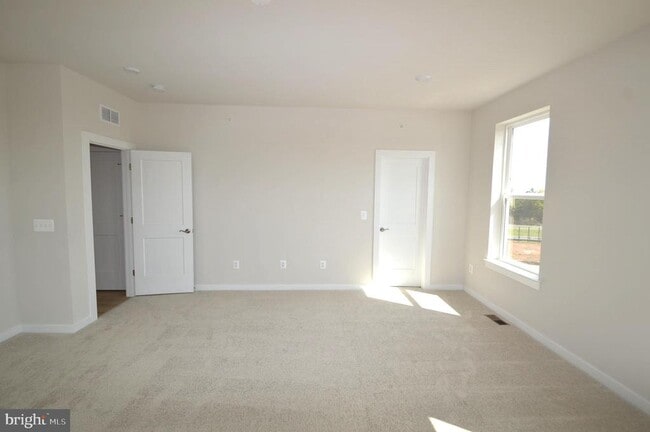 Building Photo - 43795 Middleway Ter