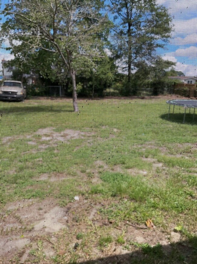 Building Photo - Charming Three Bedroom Brick Ranch in Colu...