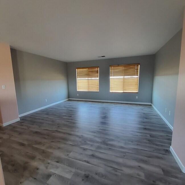 Building Photo - 1560 Maryclair Dr