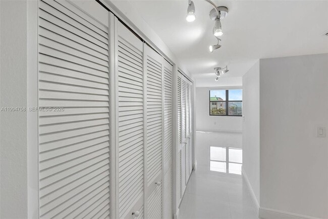 Building Photo - 2333 Brickell Ave