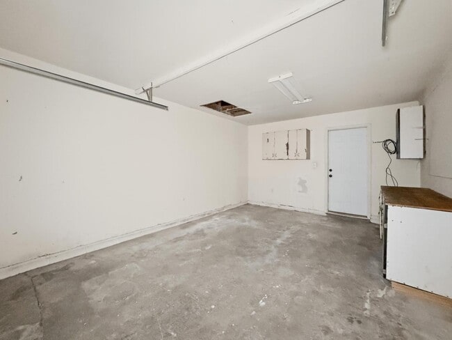 Building Photo - 836 Eastmont Dr