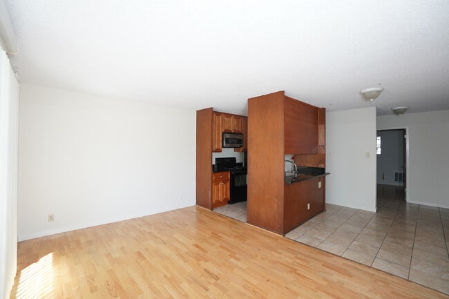 Building Photo - Parker House