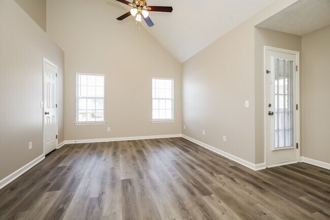 Building Photo - 125 Oak Leaf Dr