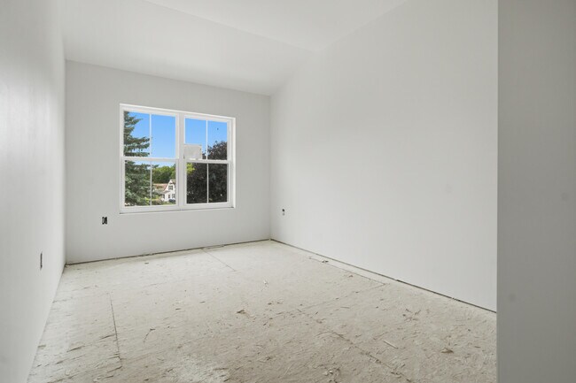 Building Photo - 119 Kettle Moraine Dr S