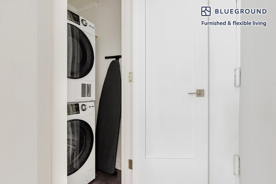 Building Photo - 246 E 53rd St