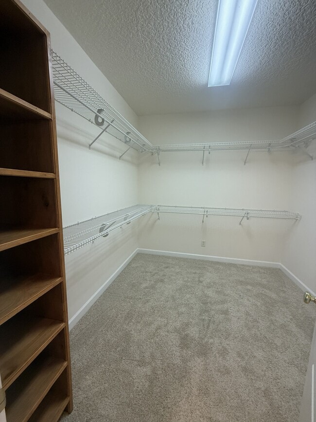 Building Photo - 500 Ashbrook-