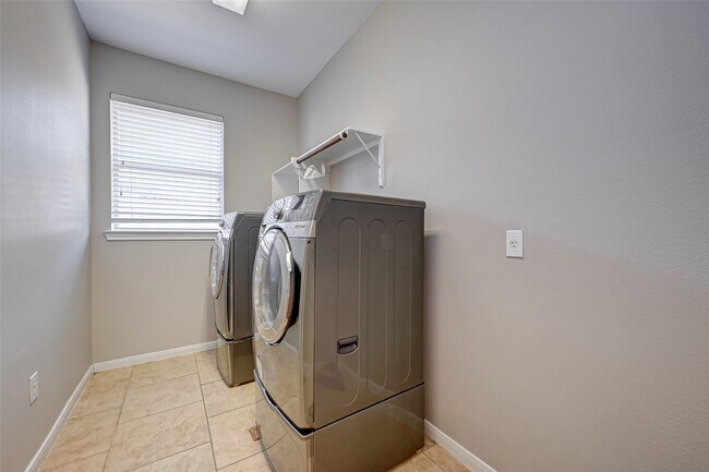 Building Photo - 13922 Normandy Ct