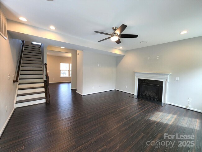 Building Photo - 1295 Farm Branch Dr SW