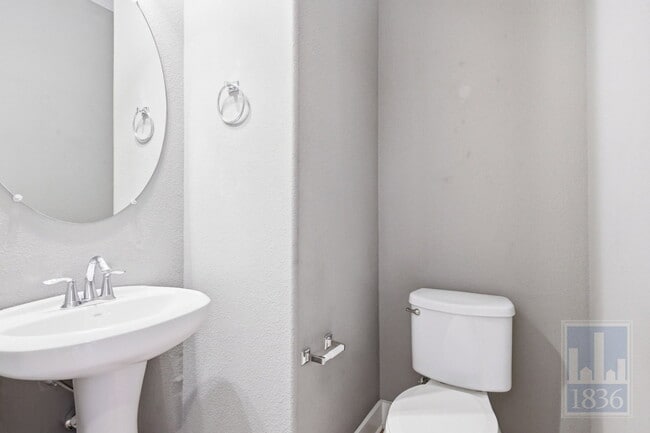 Building Photo - 5901 Rubicon Run