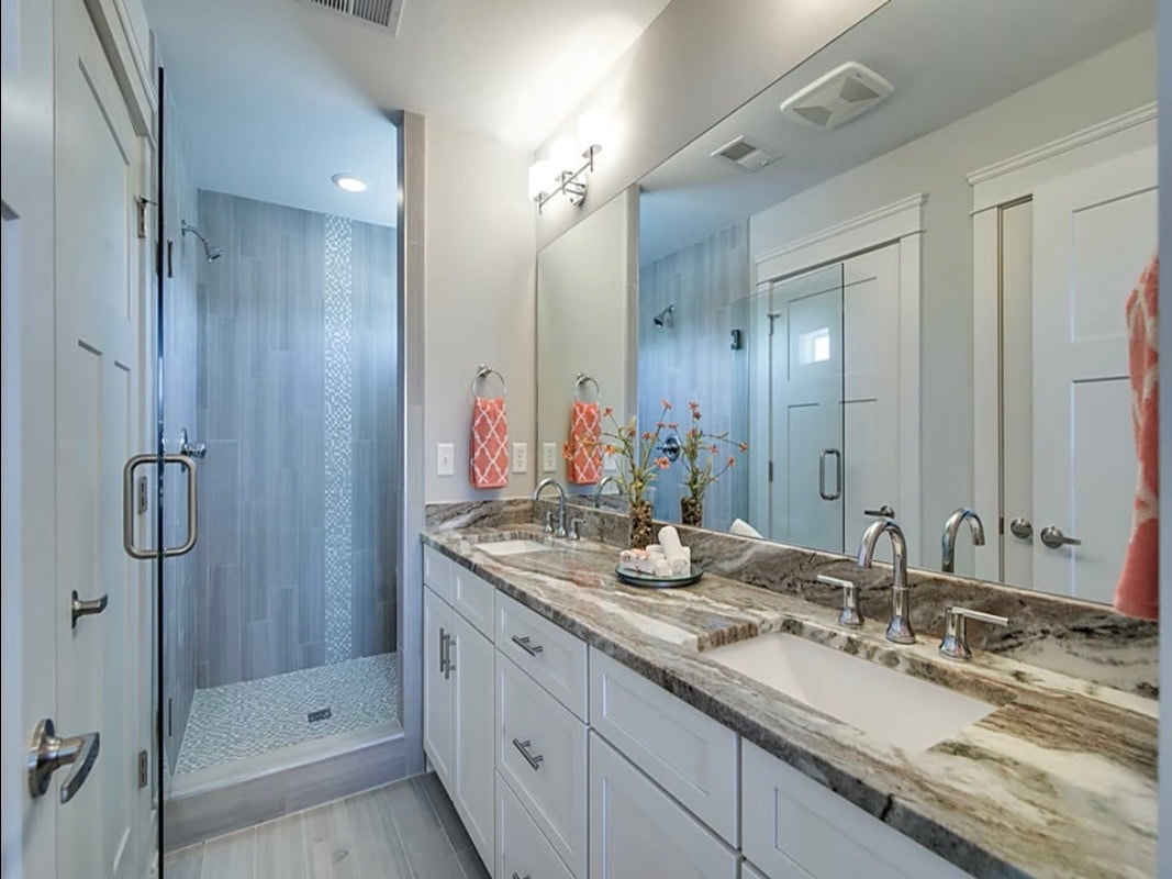 Primary bath - 710 Buchanan St