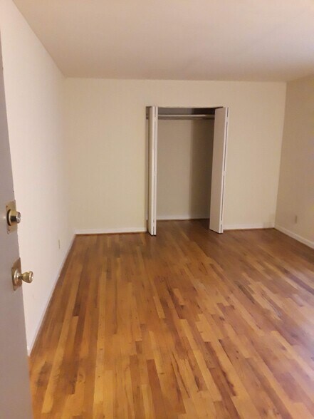 Building Photo - 5947 Belmont Ave