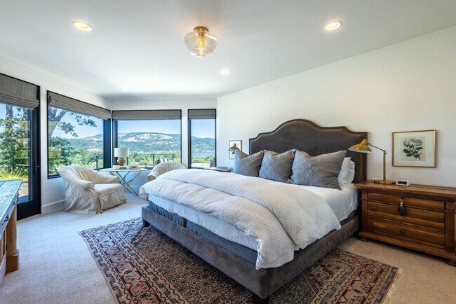 Building Photo - 3500 Westcliff Dr