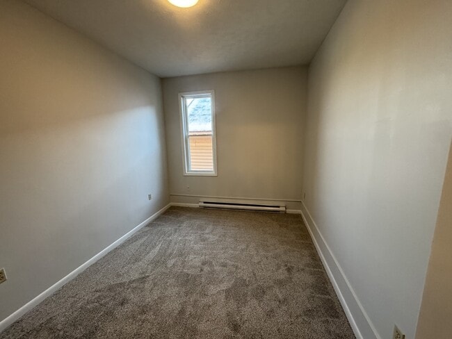 Building Photo - 731 Main St