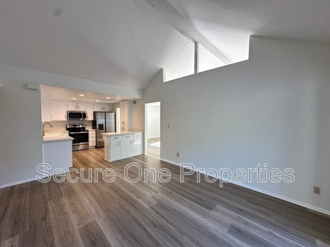 Building Photo - 10020 Larwin Ave