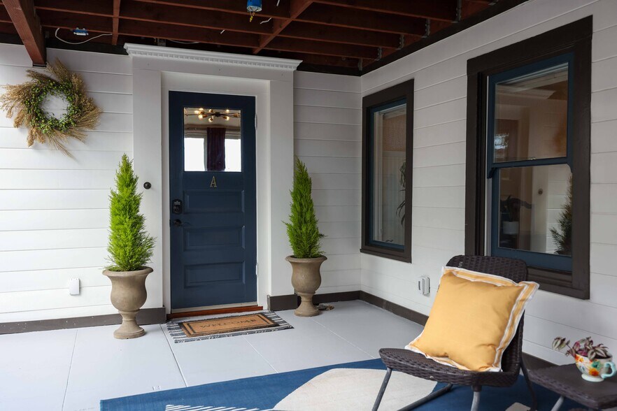 Front entry covered patio - 2214 Brant St