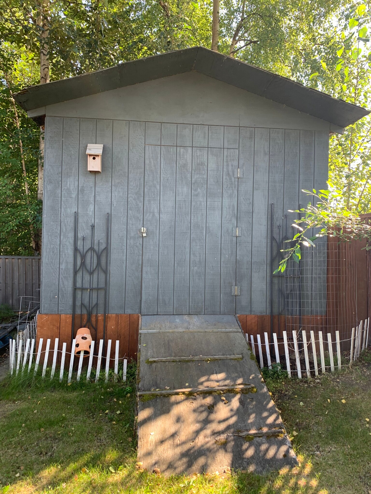 Large Shed - 1054 S Lucas Way