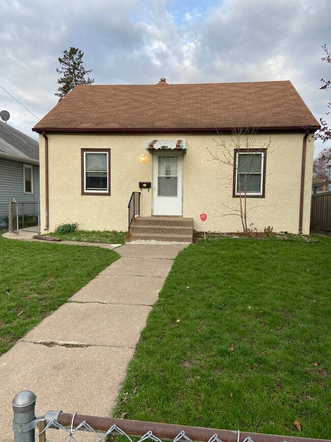 Primary Photo - 3542 3rd St NE