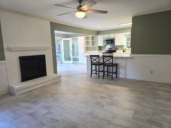 Building Photo - 3703 Hickory Hill Dr