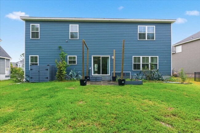 Building Photo - Welcome to Your Ideal Home: Where Luxury a...