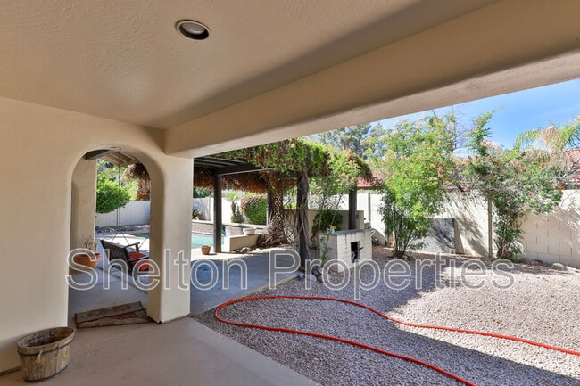 Building Photo - 2708 E Leonora St