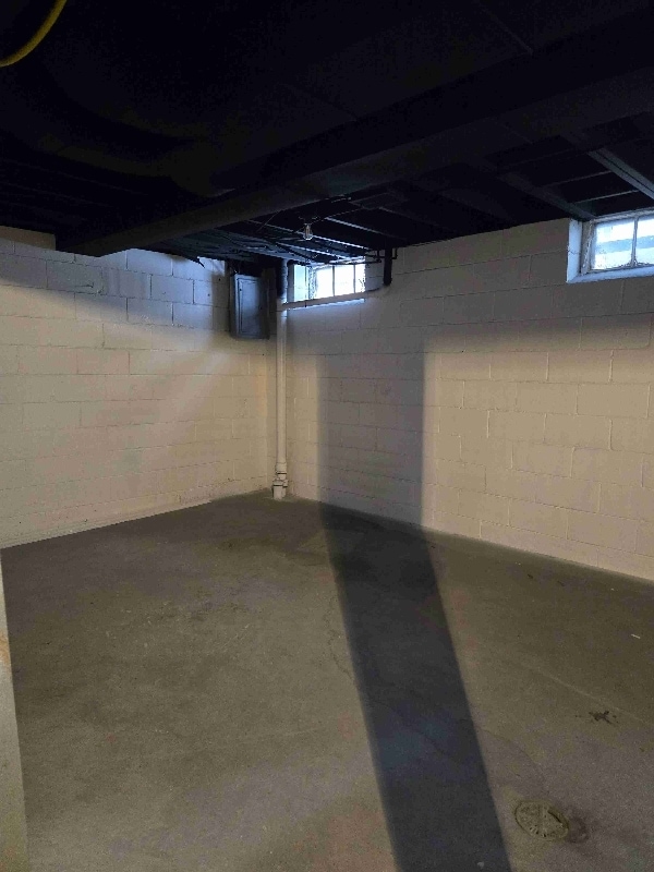 Building Photo - 14901 Wilshire Dr